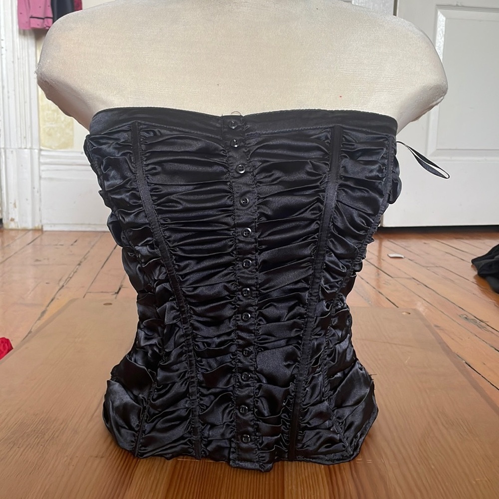 Top looking like a bustier, never worn, size medium